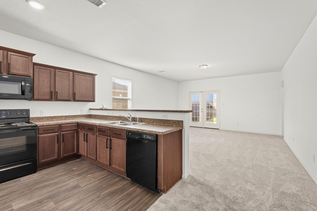 718 Crystal Lakes Drive - Photo 8