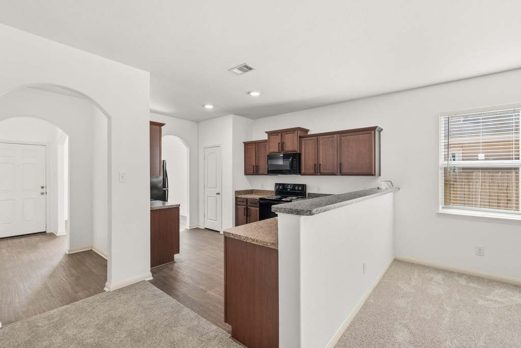 718 Crystal Lakes Drive - Photo 6