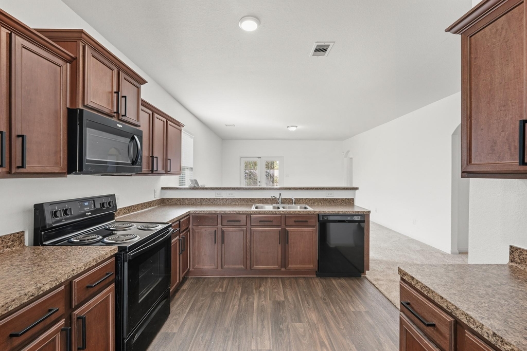 718 Crystal Lakes Drive - Photo 5