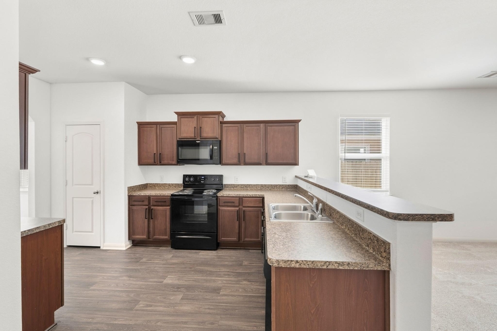 718 Crystal Lakes Drive - Photo 4