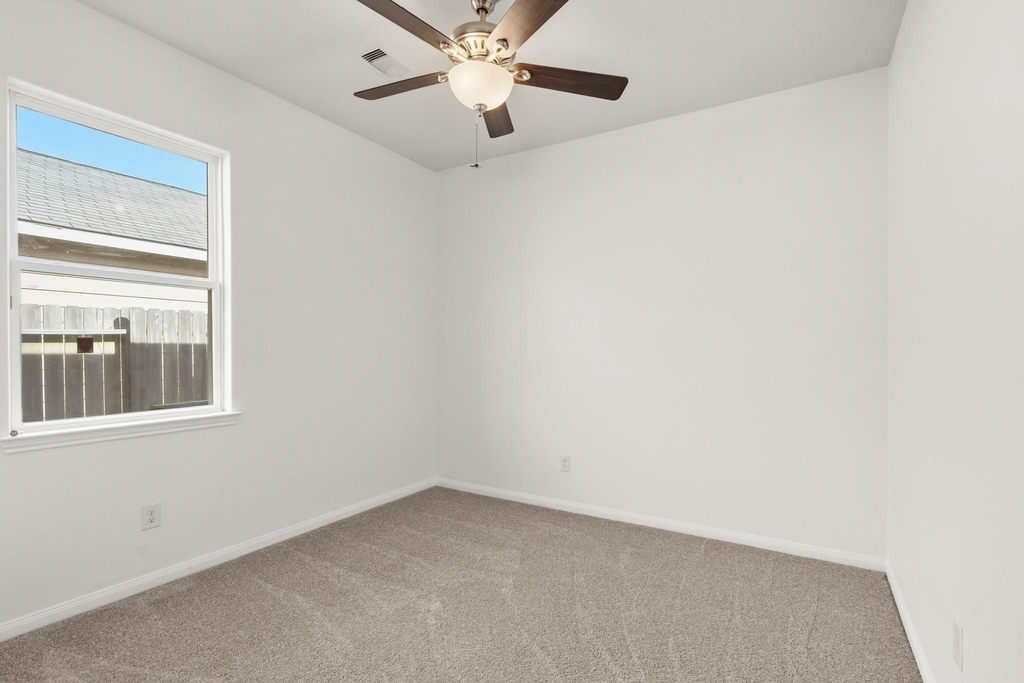 718 Crystal Lakes Drive - Photo 15