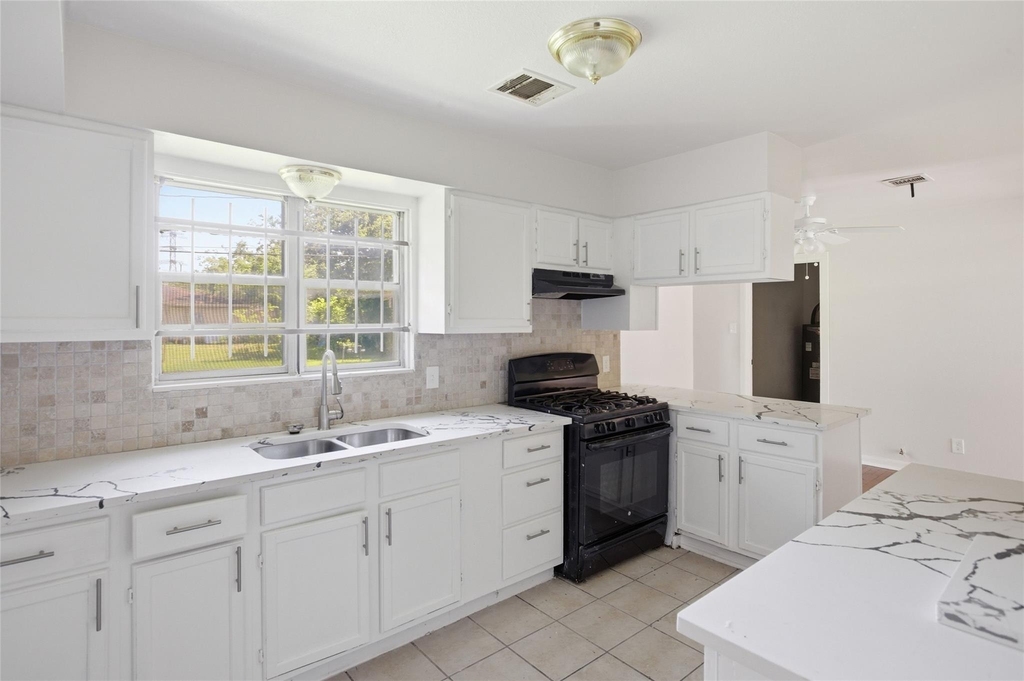 5622 Woodgreen Street - Photo 6