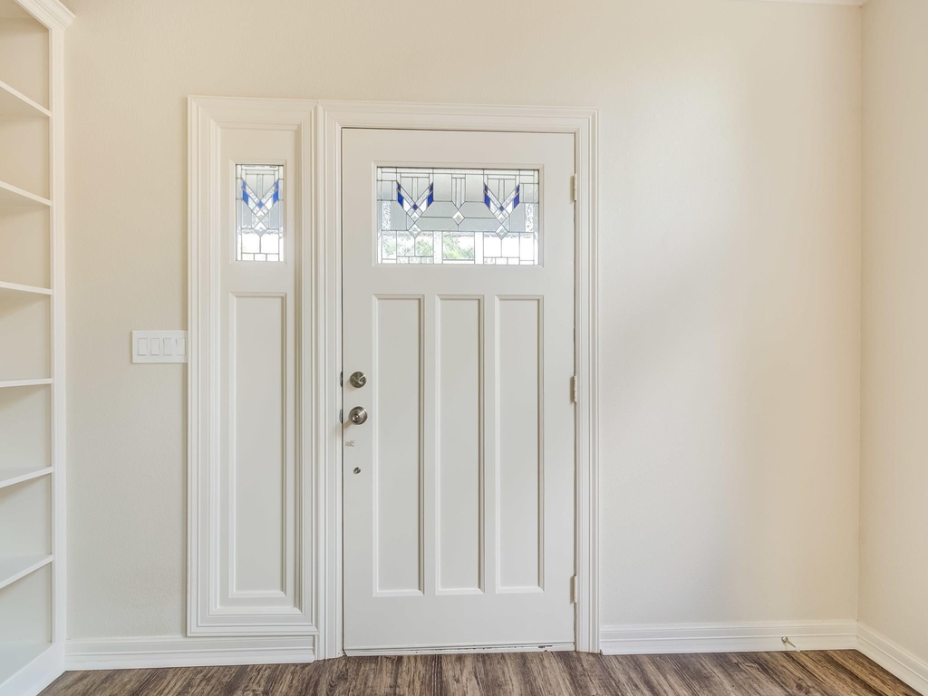 1009 Bryan Avenue - Photo 7