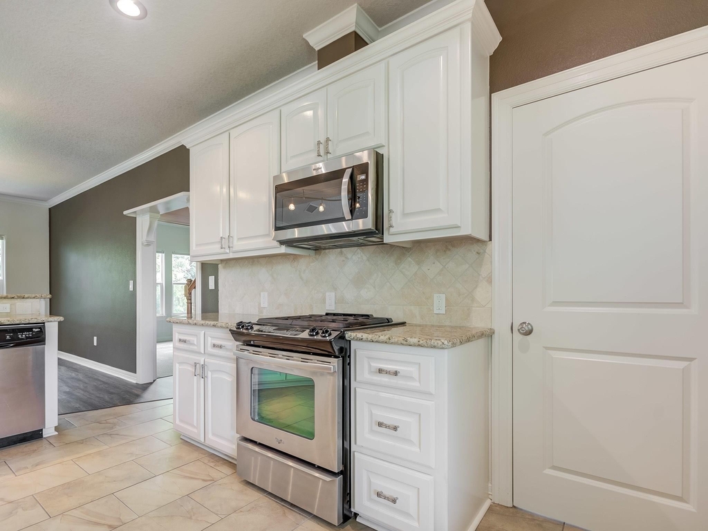 1009 Bryan Avenue - Photo 16