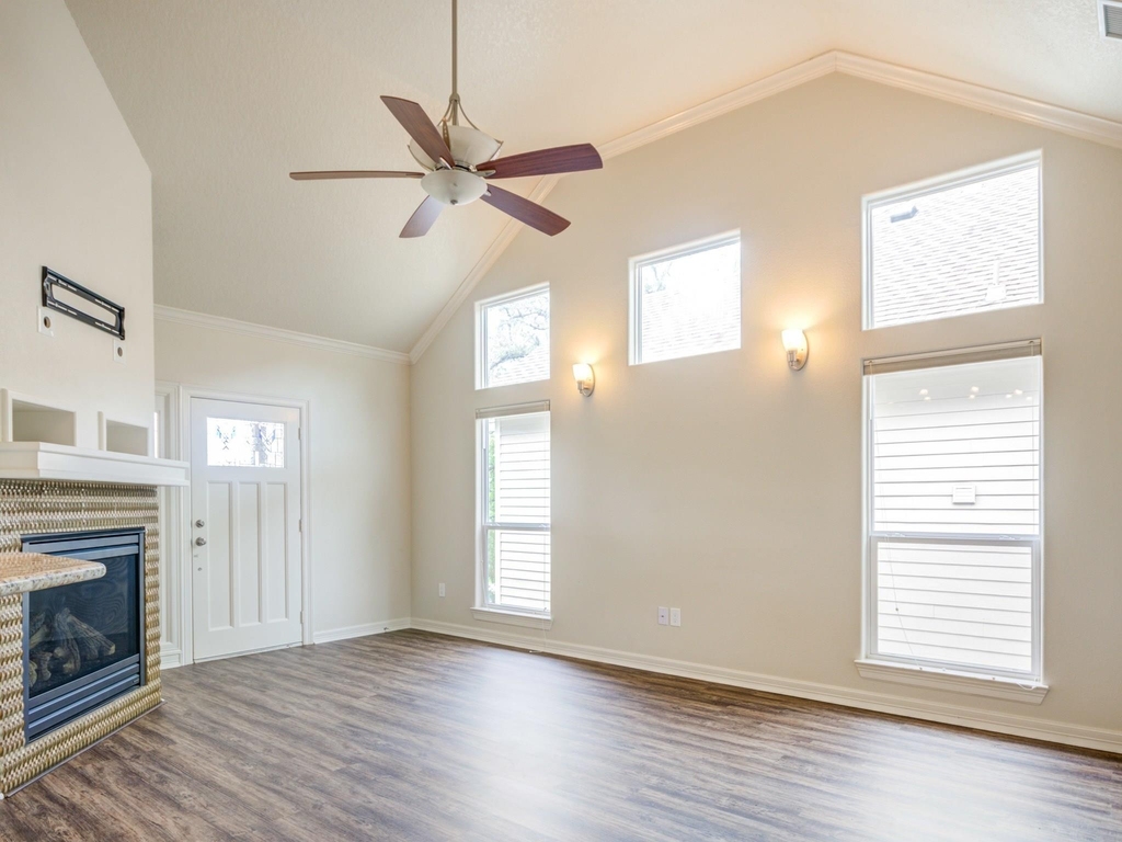 1009 Bryan Avenue - Photo 9