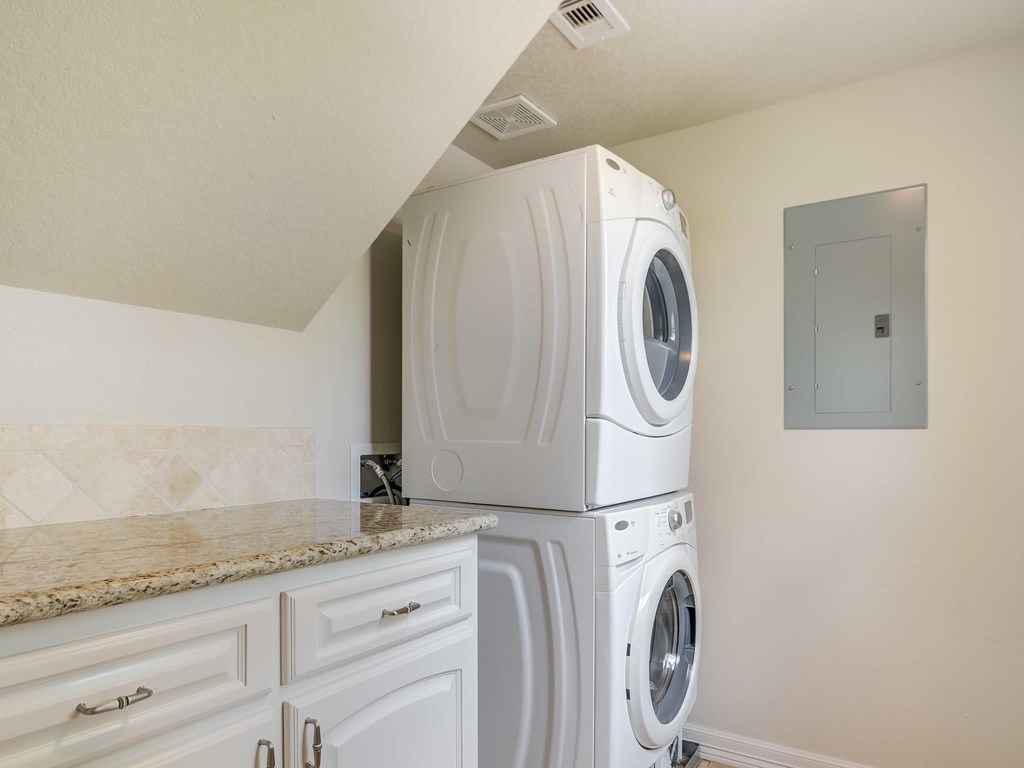 1009 Bryan Avenue - Photo 17