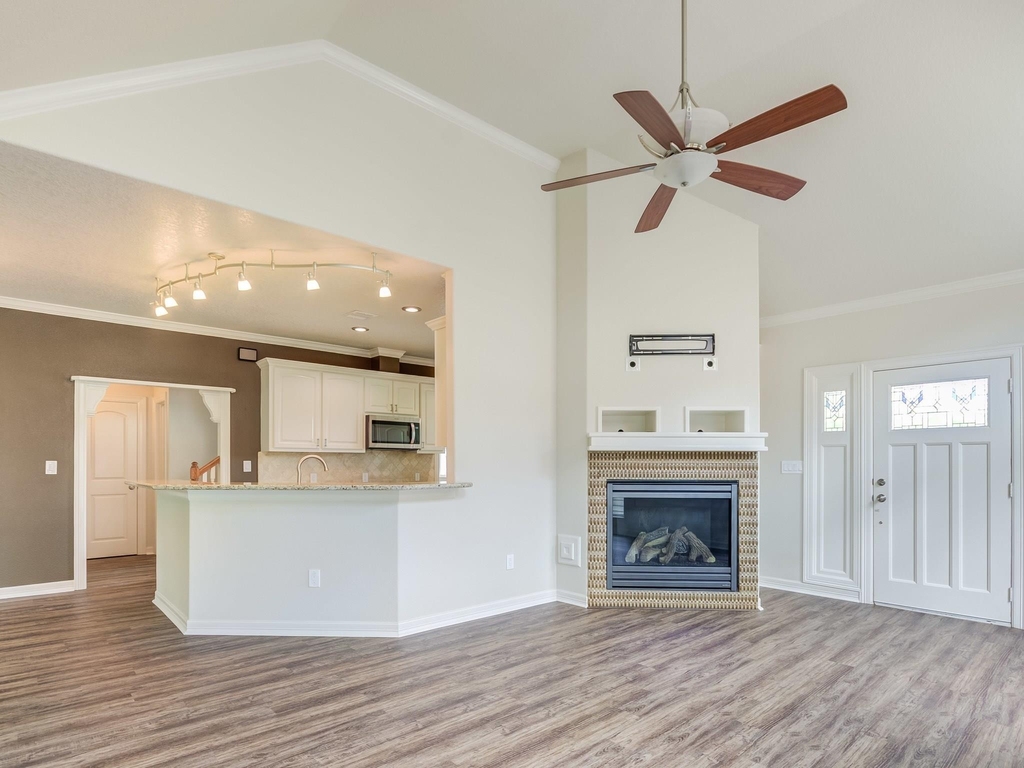 1009 Bryan Avenue - Photo 8