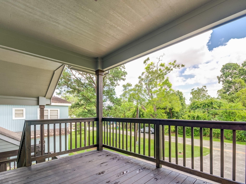 1009 Bryan Avenue - Photo 5