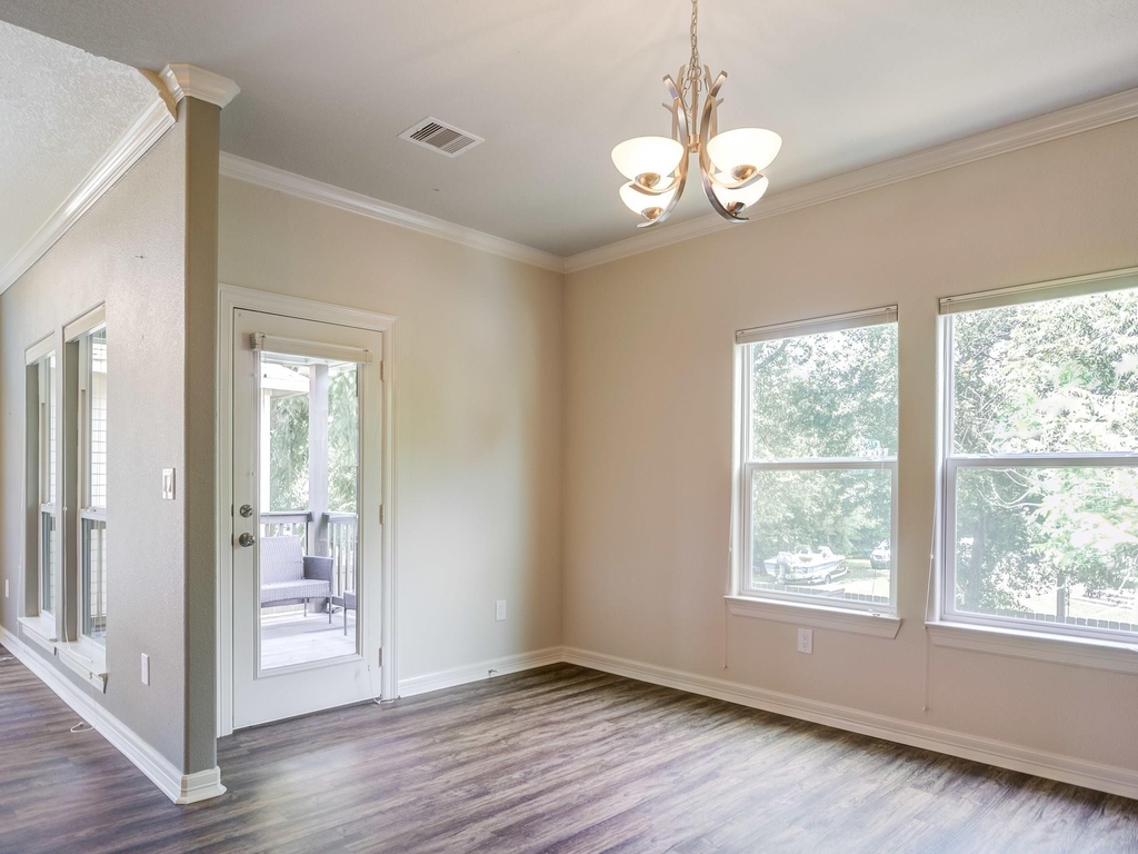 1009 Bryan Avenue - Photo 11