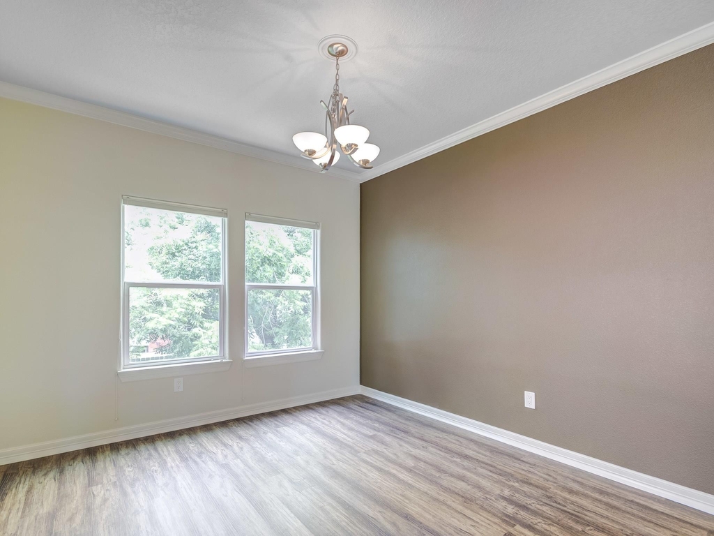 1009 Bryan Avenue - Photo 10