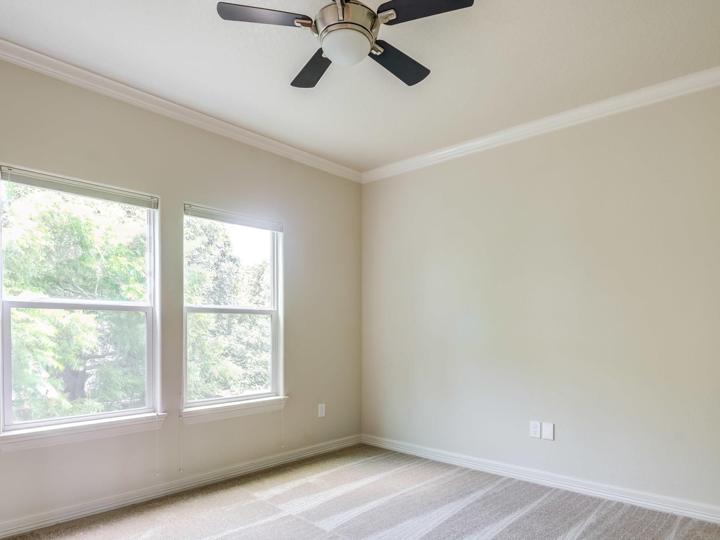 1009 Bryan Avenue - Photo 18