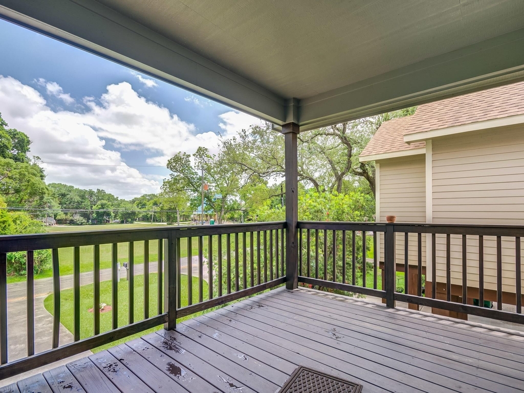 1009 Bryan Avenue - Photo 3