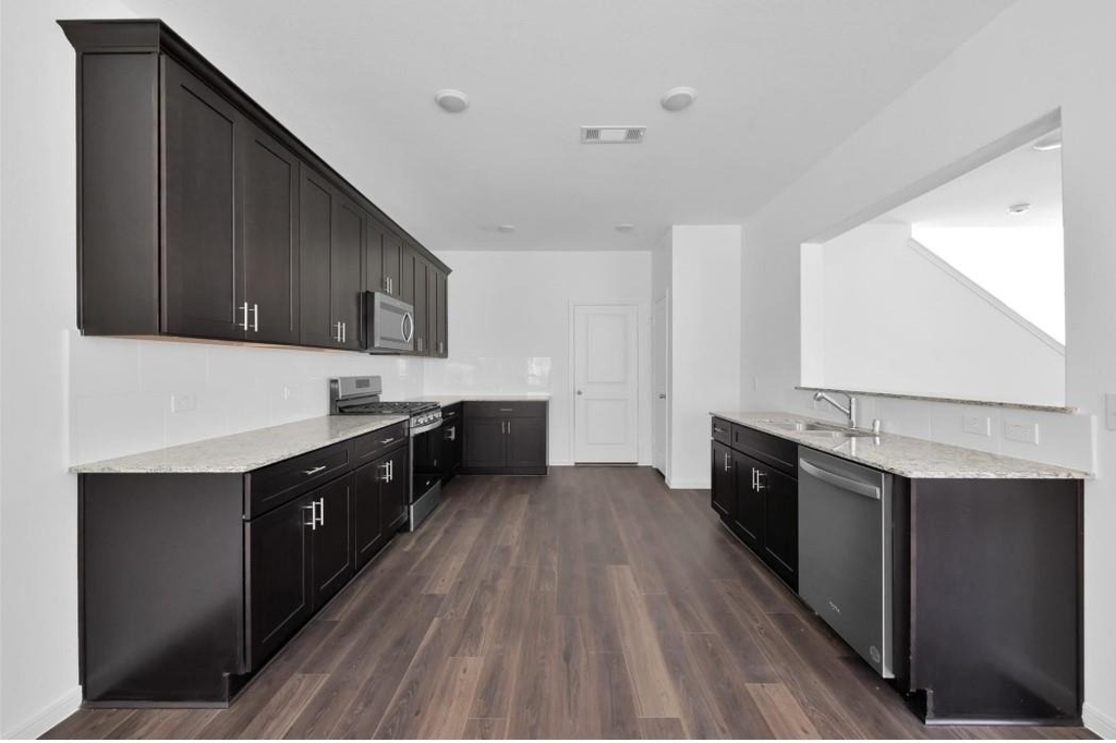 10573 Pineland Drive - Photo 2