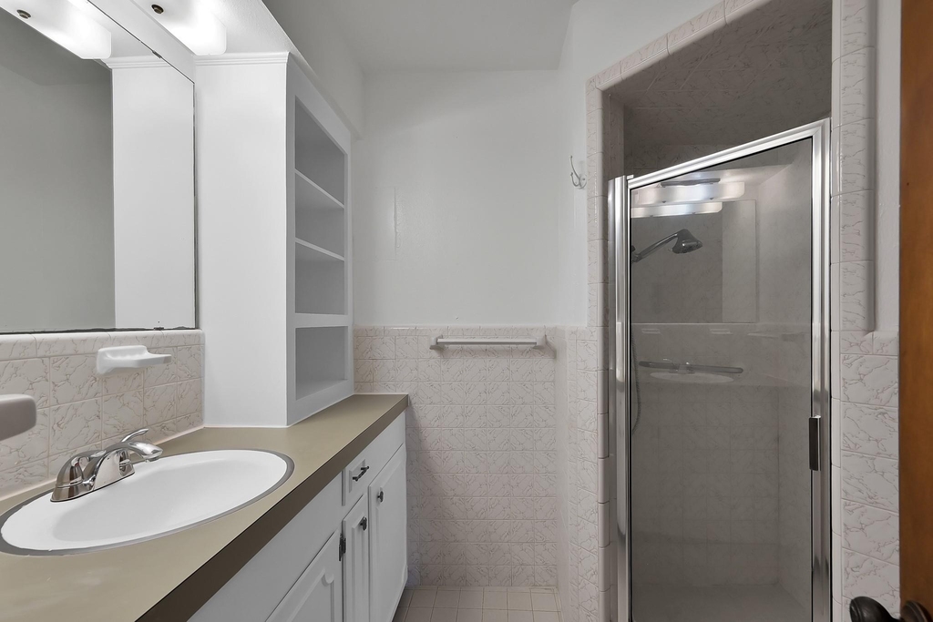 206 E Powell Street - Photo 13