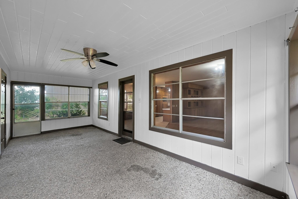 206 E Powell Street - Photo 16