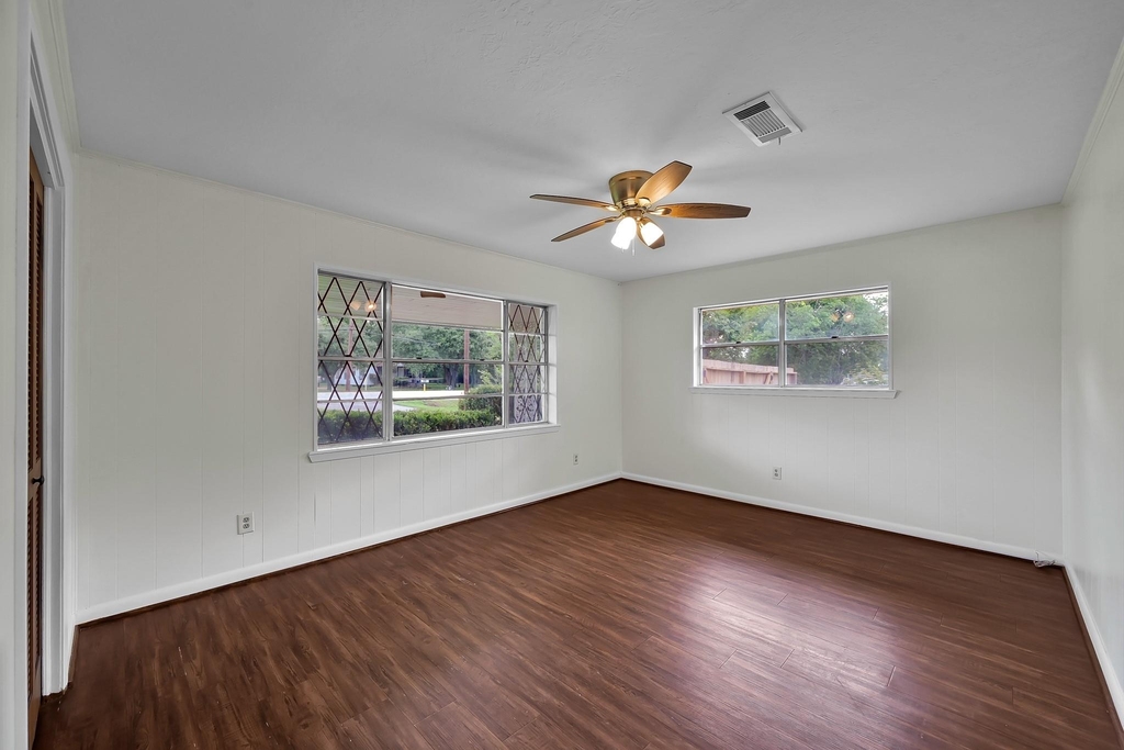 206 E Powell Street - Photo 4