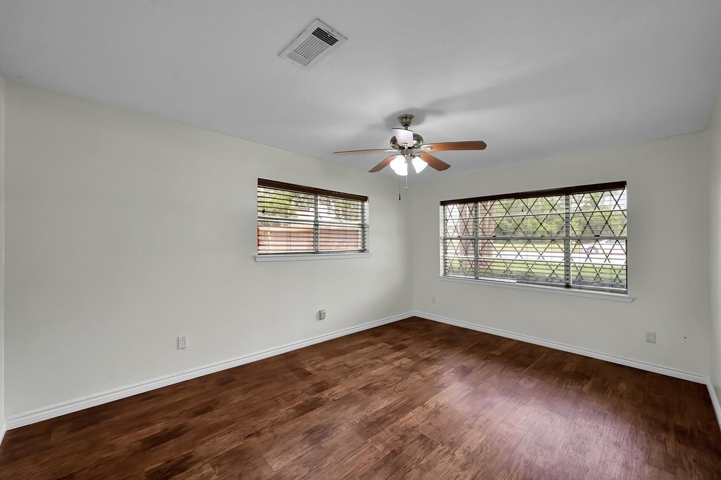 206 E Powell Street - Photo 6