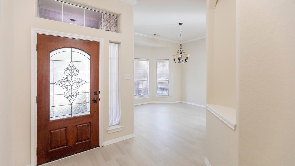 7003 Kendall Lake Court - Photo 4