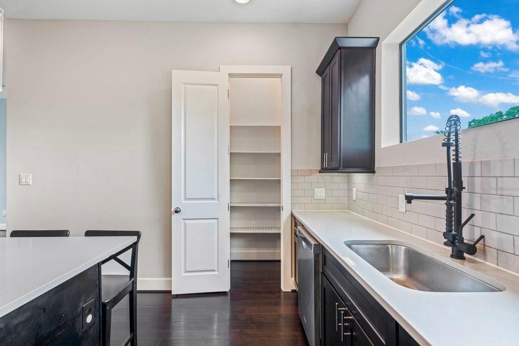 955 Saint Augustine Street - Photo 7