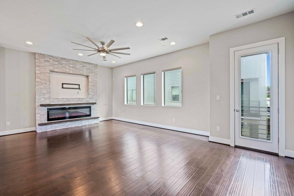 955 Saint Augustine Street - Photo 2