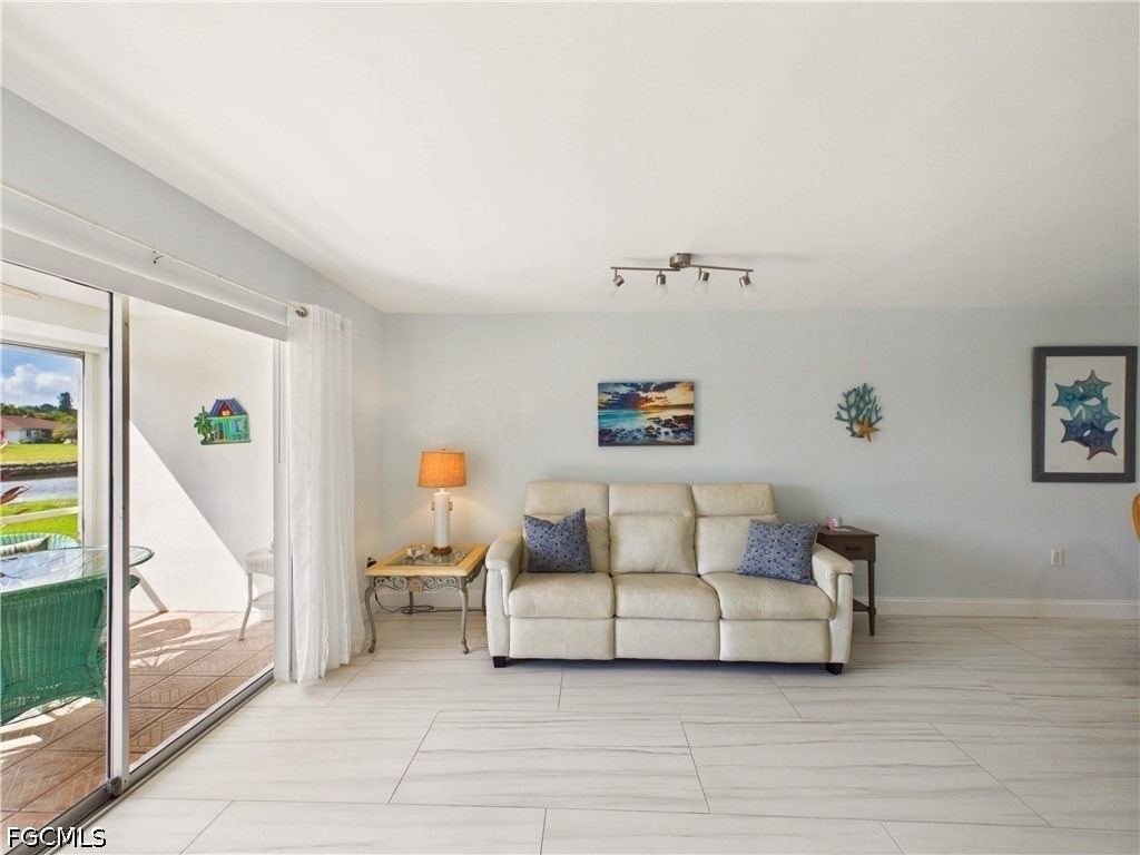 300 Valley Stream Drive - Photo 2