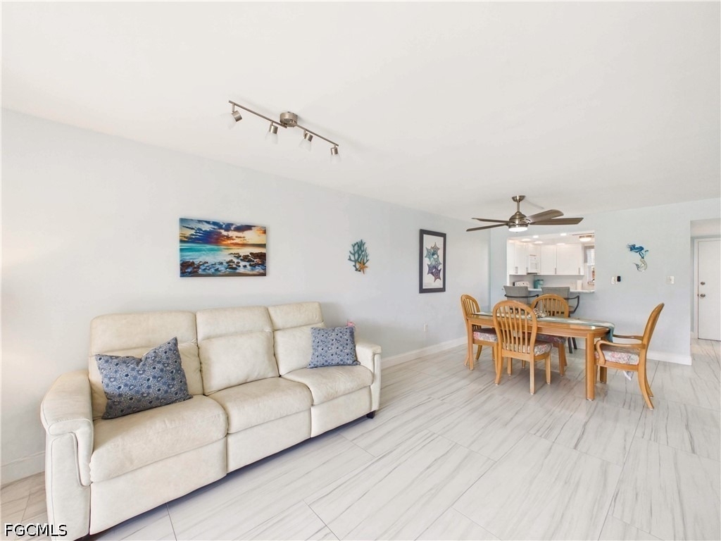 300 Valley Stream Drive - Photo 3