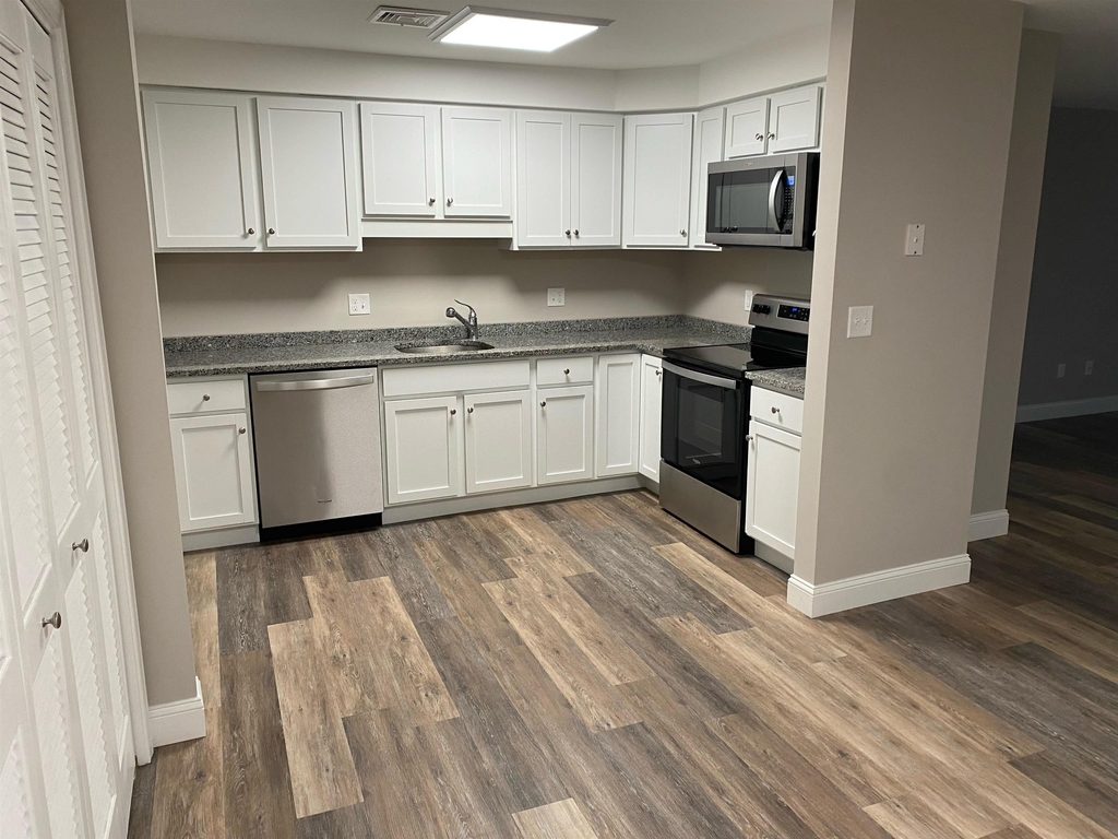 10 Barrington - Photo 2