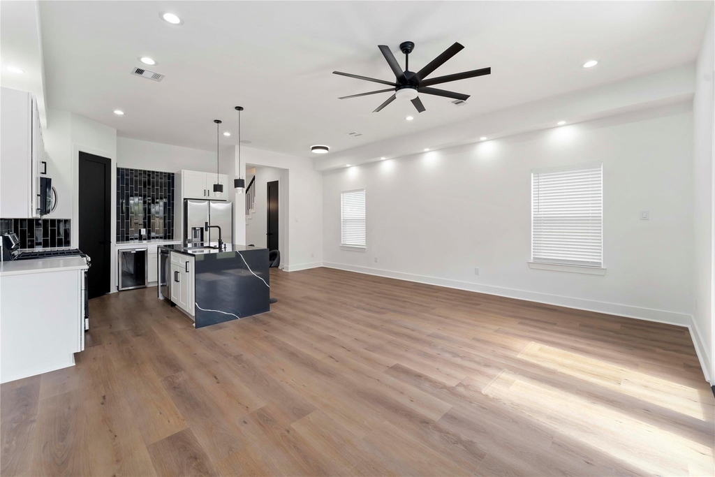 8501 Safeguard Street - Photo 9