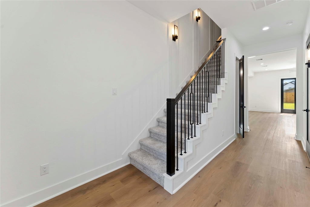8501 Safeguard Street - Photo 4