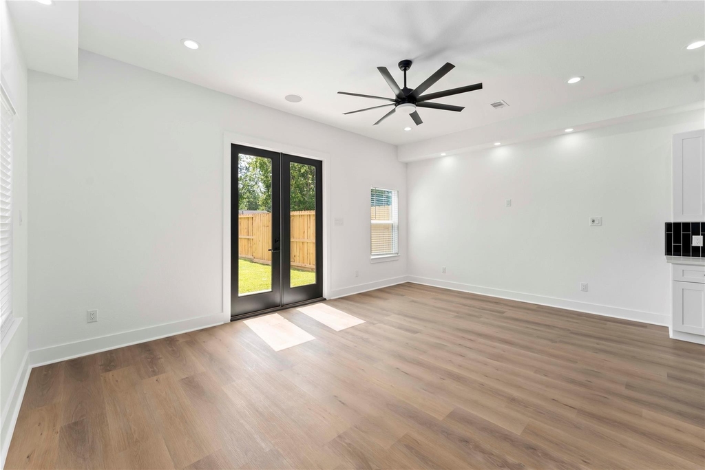 8501 Safeguard Street - Photo 11