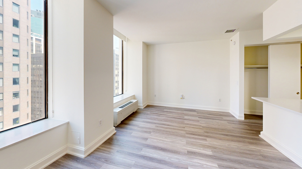 10 Hanover Square - Photo 2