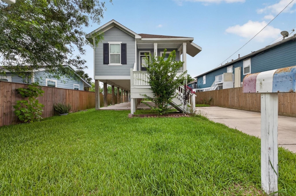2212 Victory Street - Photo 0