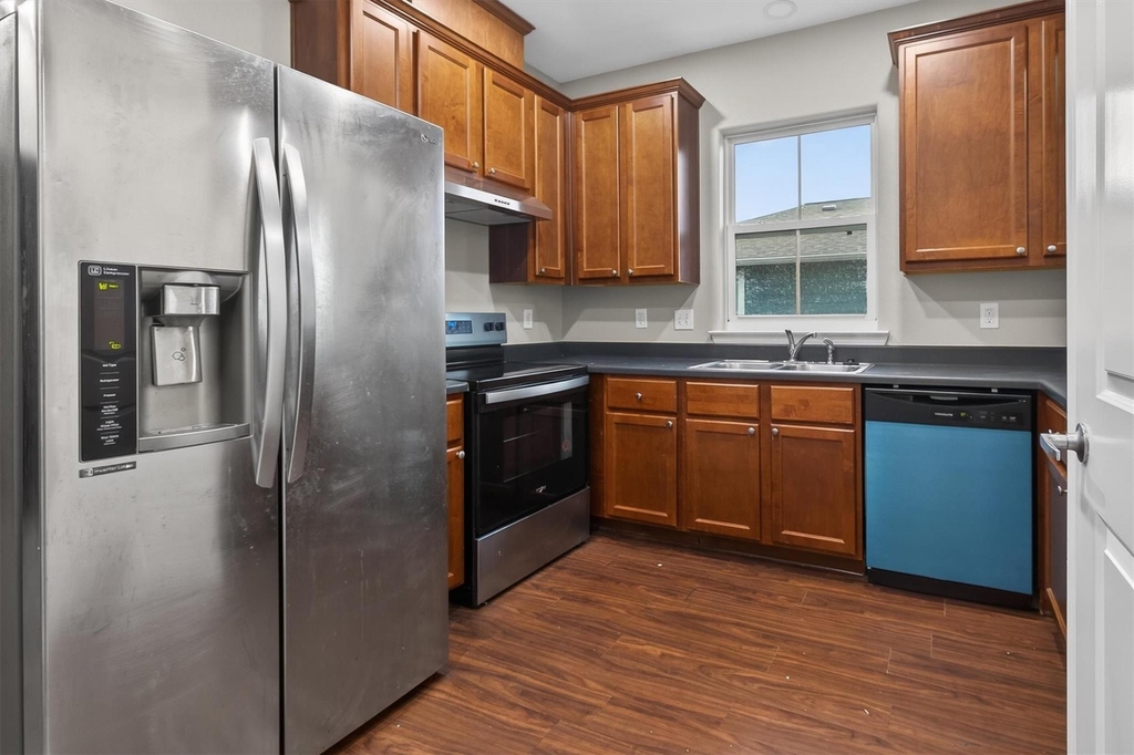2212 Victory Street - Photo 2