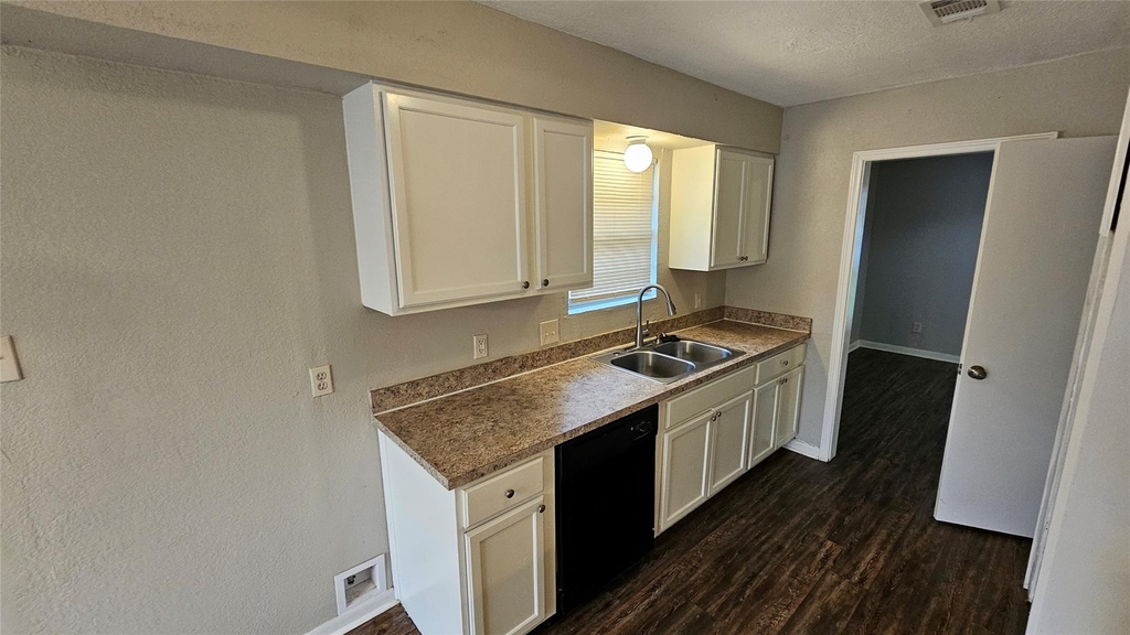 1404 Cactus Street - Photo 7