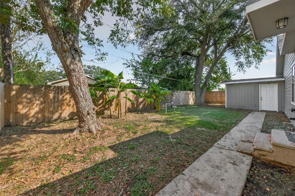 714 E Humble Street - Photo 28