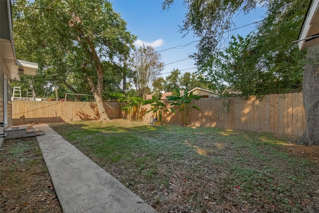 714 E Humble Street - Photo 31