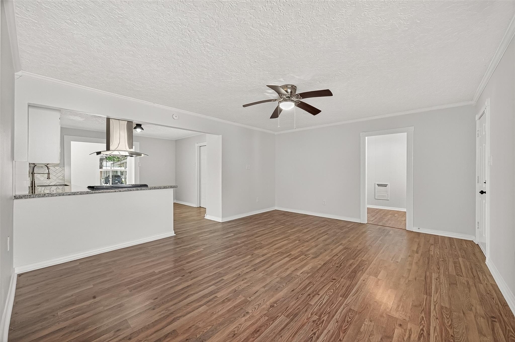 714 E Humble Street - Photo 8