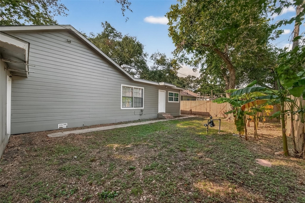 714 E Humble Street - Photo 30