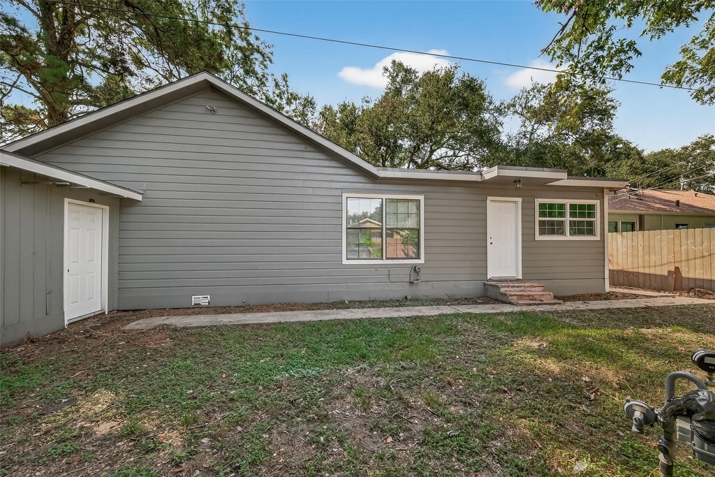 714 E Humble Street - Photo 29