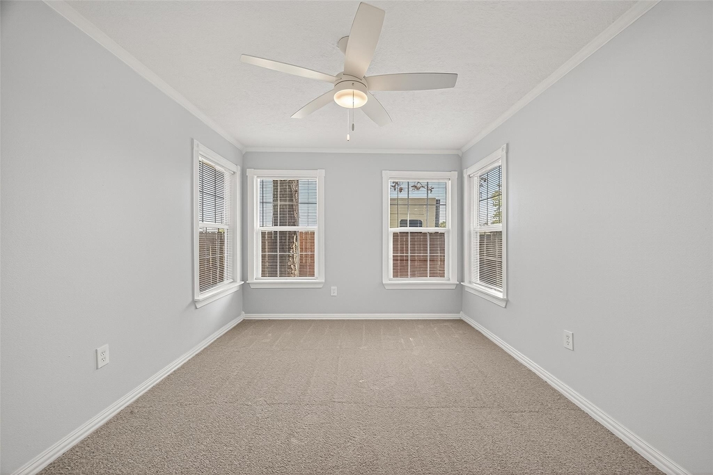714 E Humble Street - Photo 22