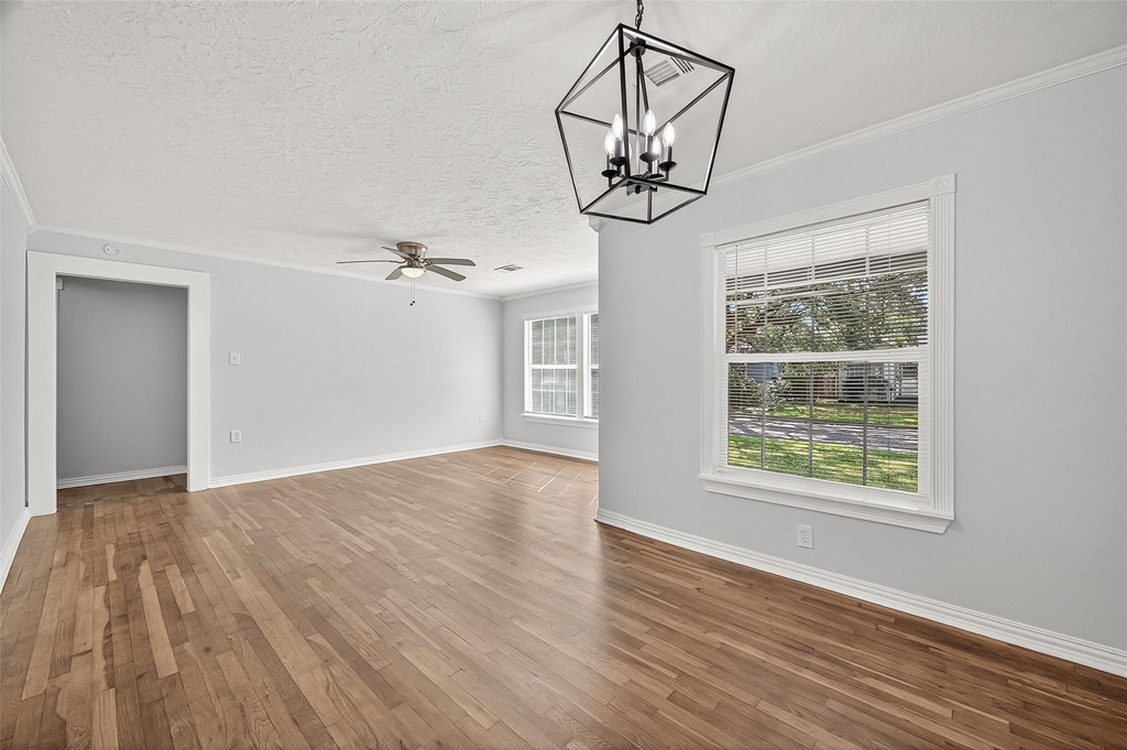 714 E Humble Street - Photo 4