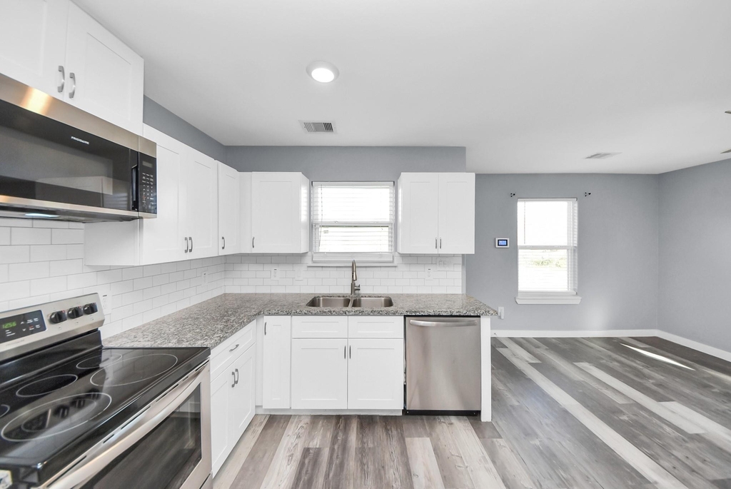 618 Maple Way - Photo 8