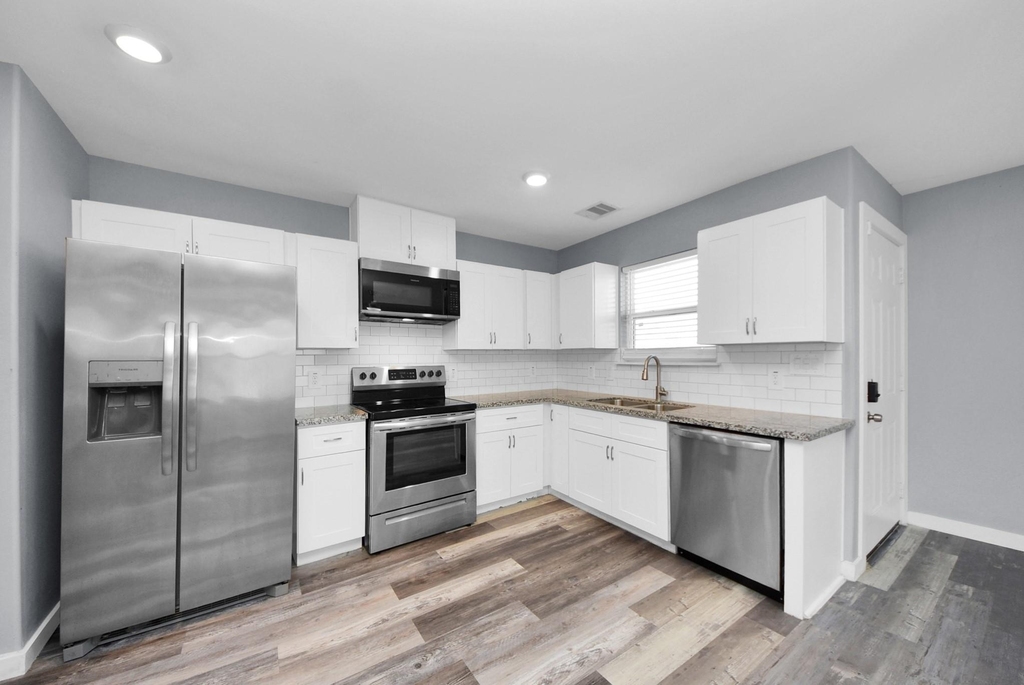 618 Maple Way - Photo 12
