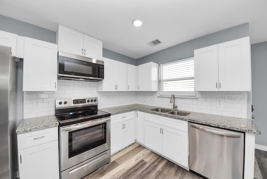 618 Maple Way - Photo 6