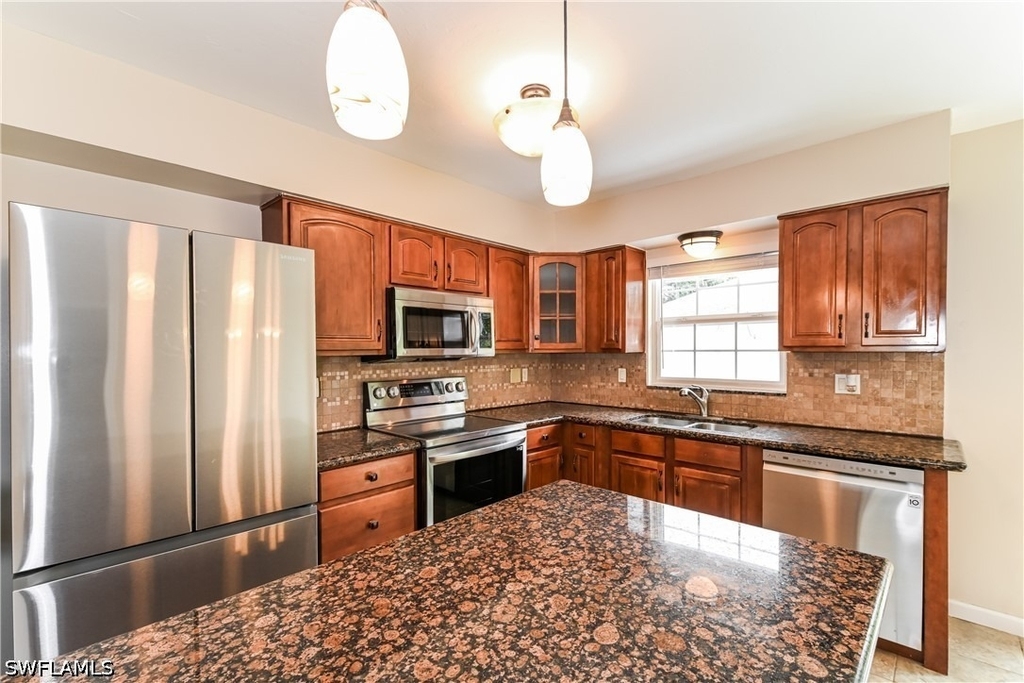 302 Se 3rd Street - Photo 5