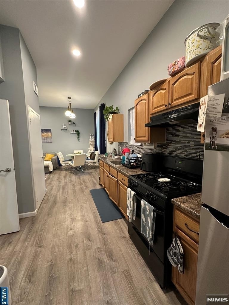 128 Locust - Photo 2