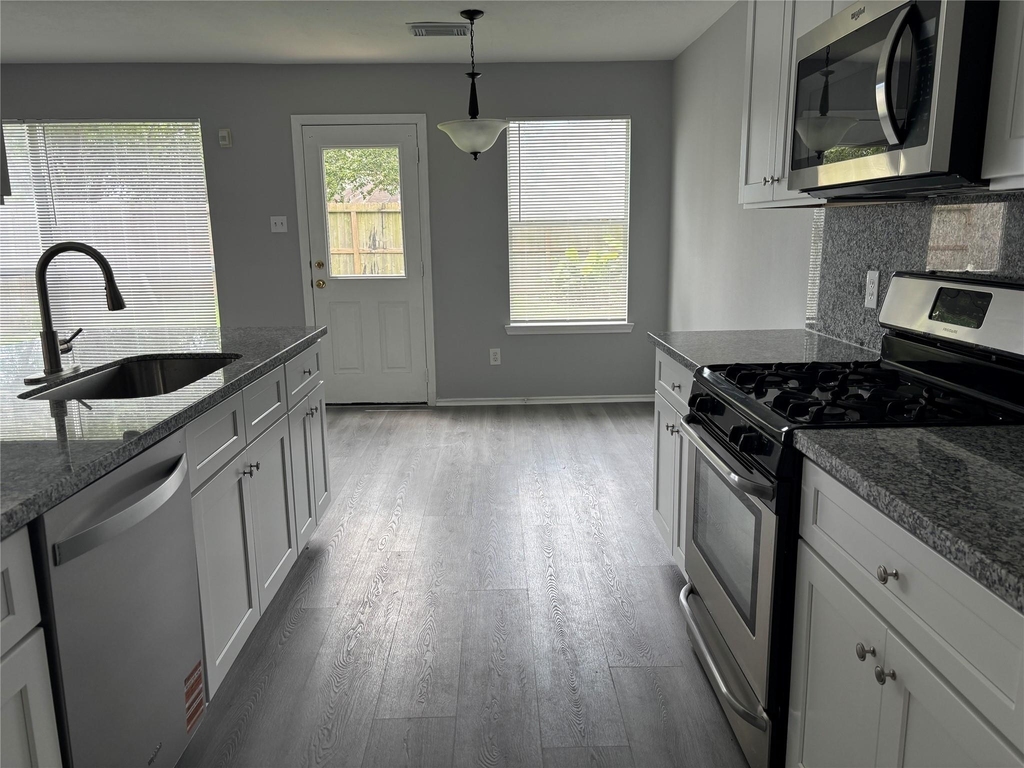 13642 Rural Oak Street - Photo 15