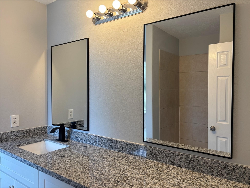 13642 Rural Oak Street - Photo 36