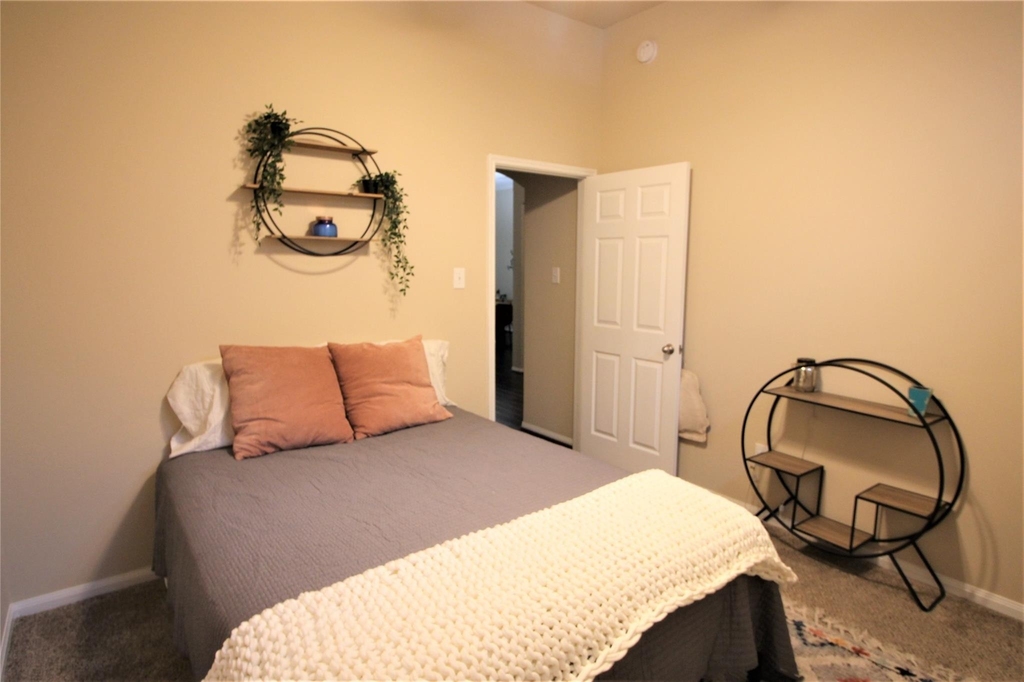 2409 Avalon Trace Lane - Photo 11