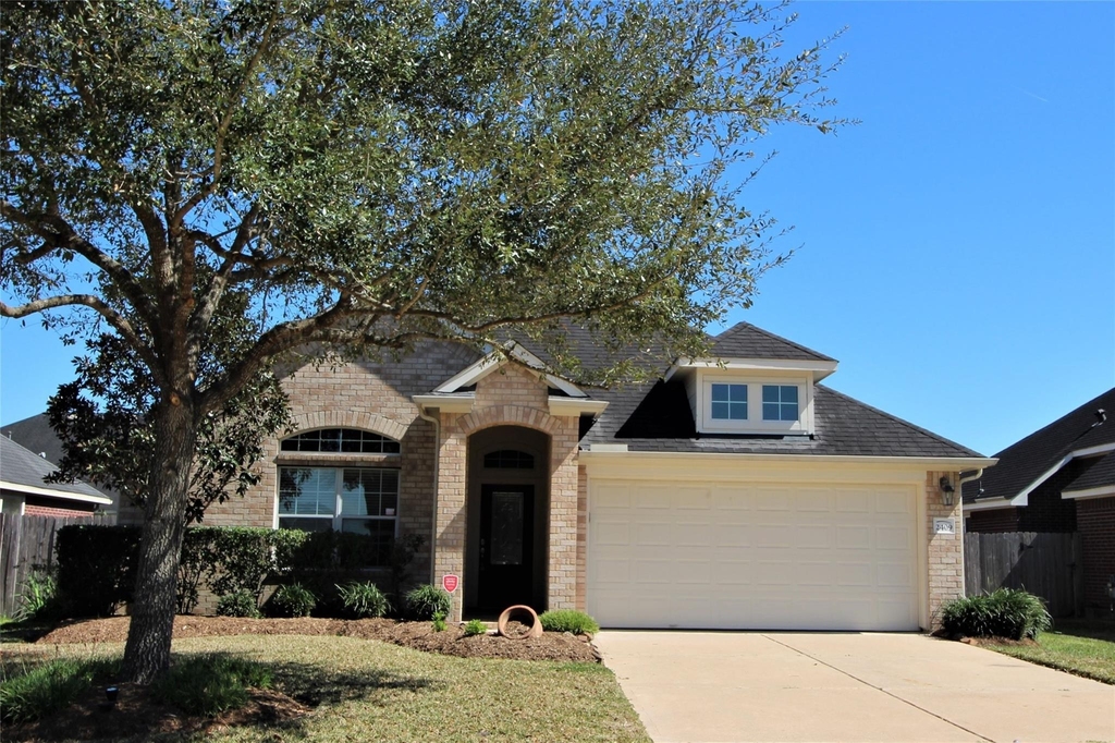 2409 Avalon Trace Lane - Photo 0